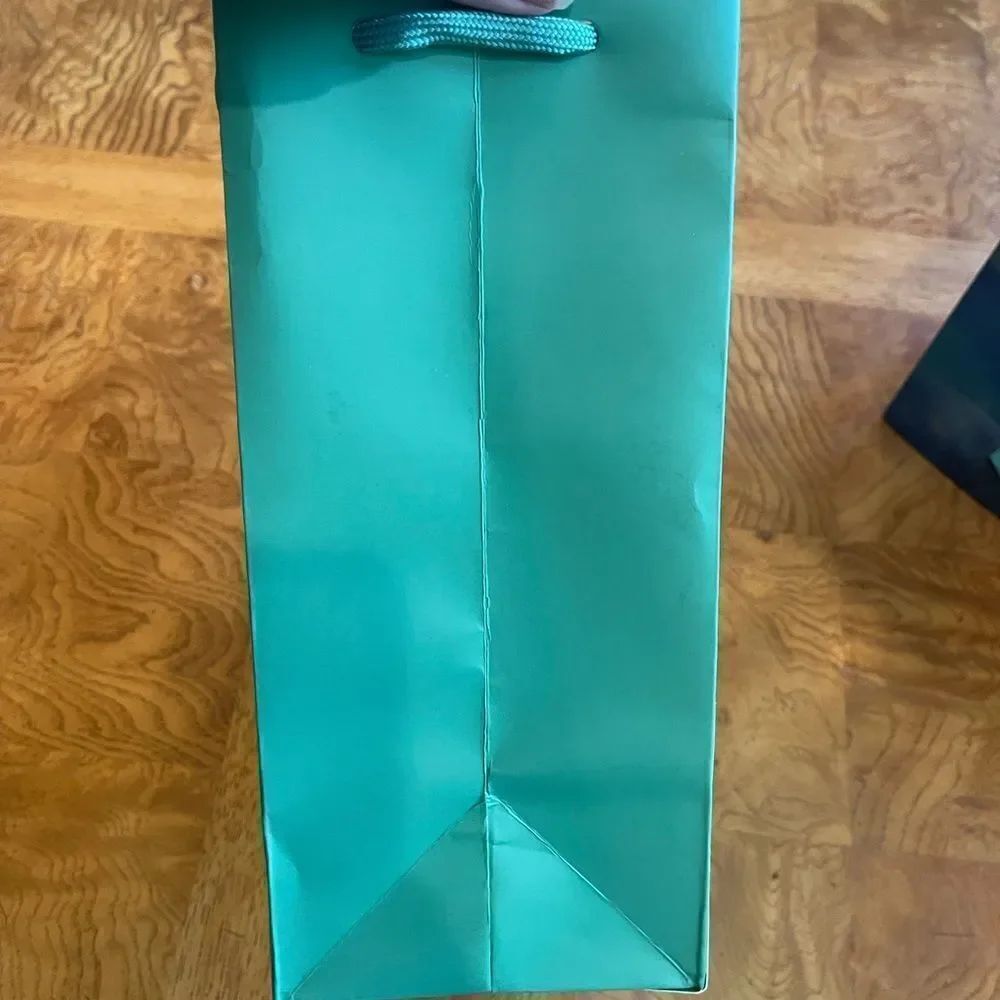 LA MER Bag & Empty Box! - Picture 14 of 16